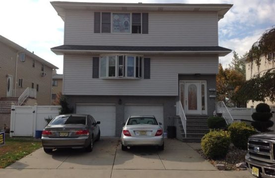 17  ACORN RD, Secaucus, NJ